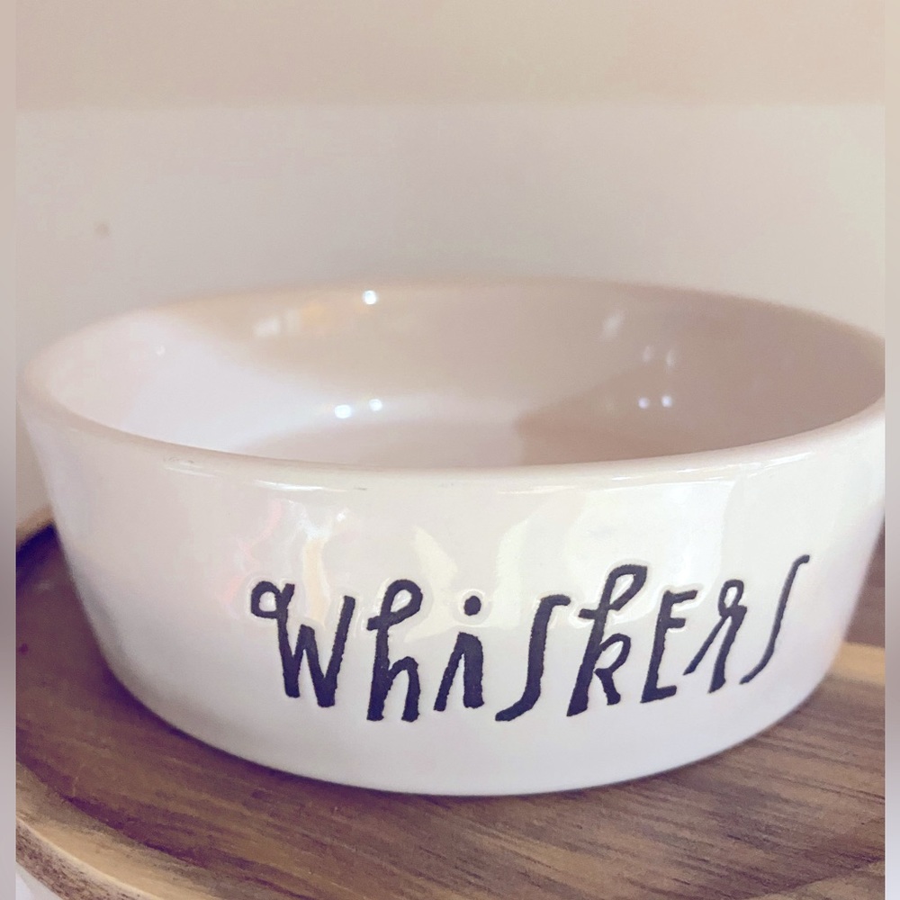 NWOT RAR DUNN “whiskers” cat dish.